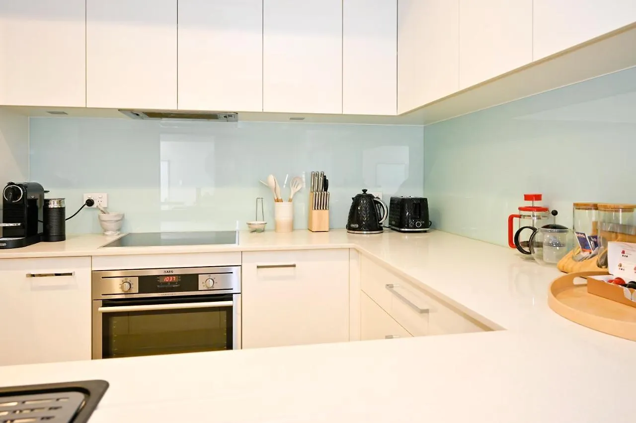 Stylish 2 B/R Apartment - 4 Guests, Garage Zc5 Александра-Хедленд Австралия