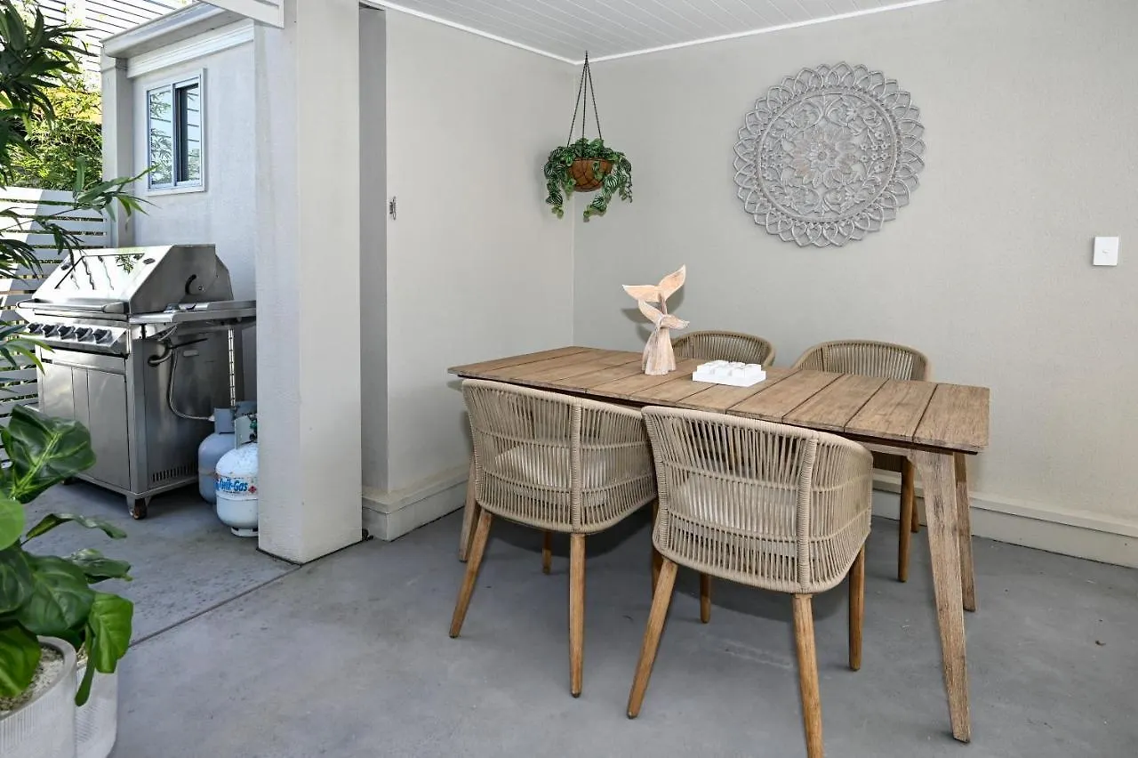 Stylish 2 B/R Apartment - 4 Guests, Garage Zc5 Alexandra Headland Australia