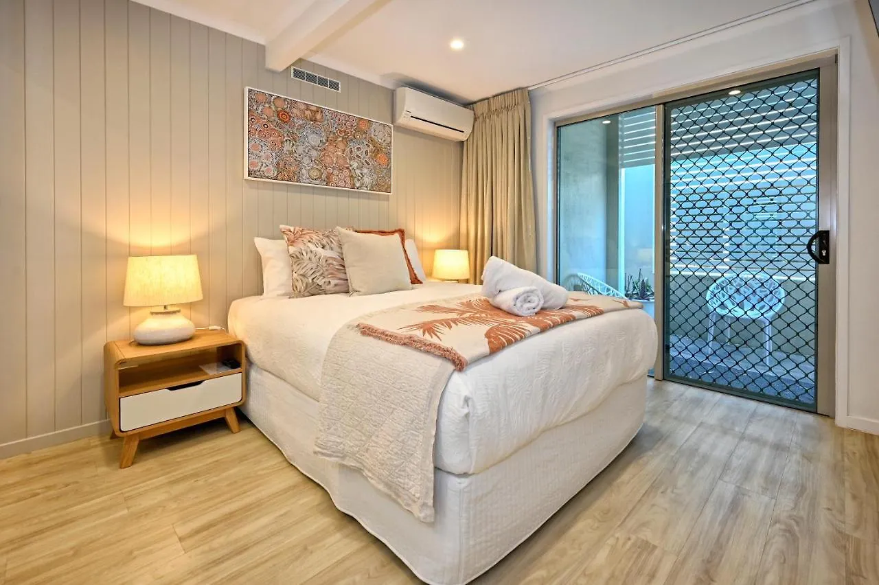 Stylish 2 B/R Apartment - 4 Guests, Garage Zc5 Alexandra Headland