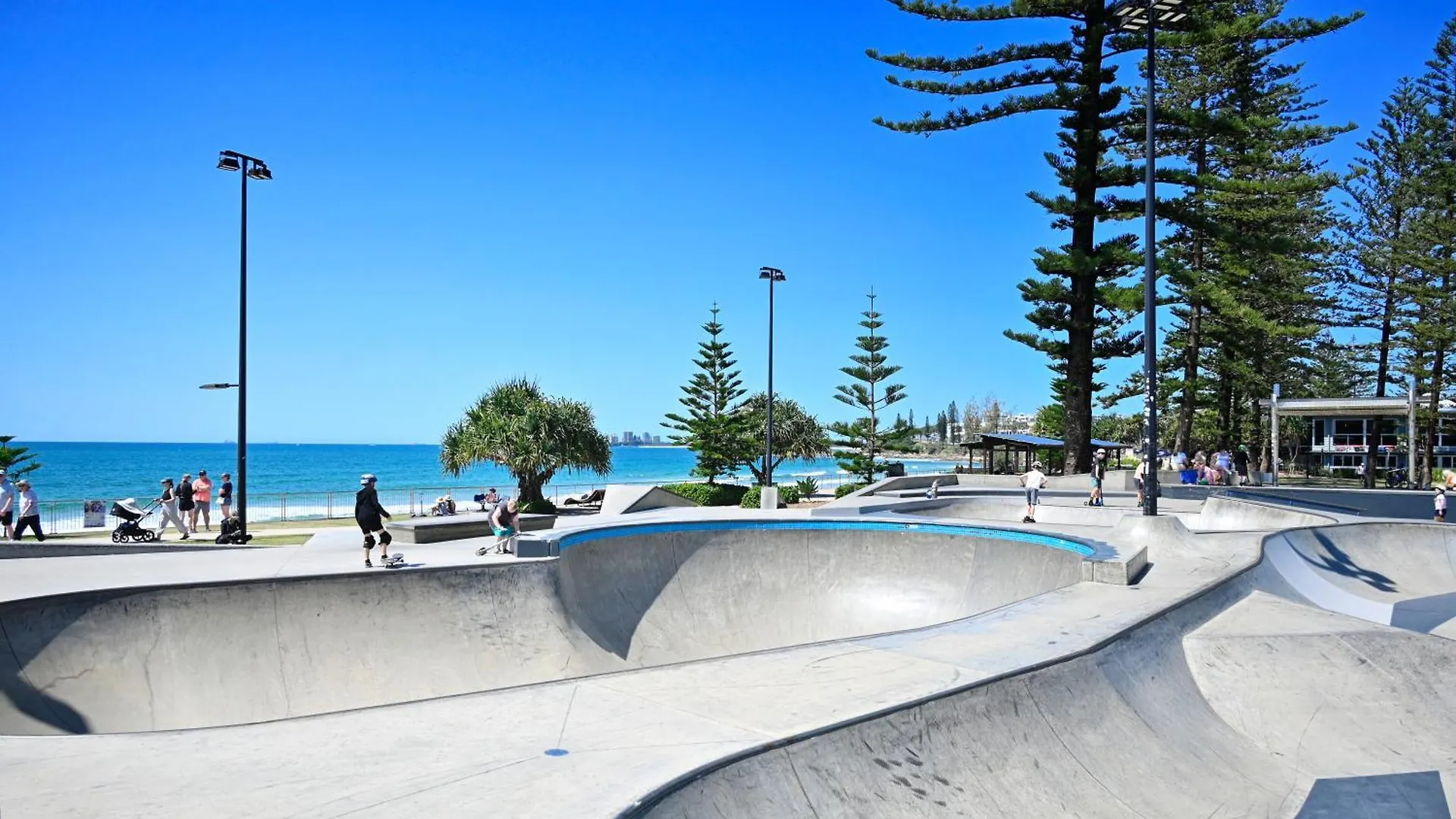 Stylish 2 B/R Apartment - 4 Guests, Garage Zc5 Alexandra Headland