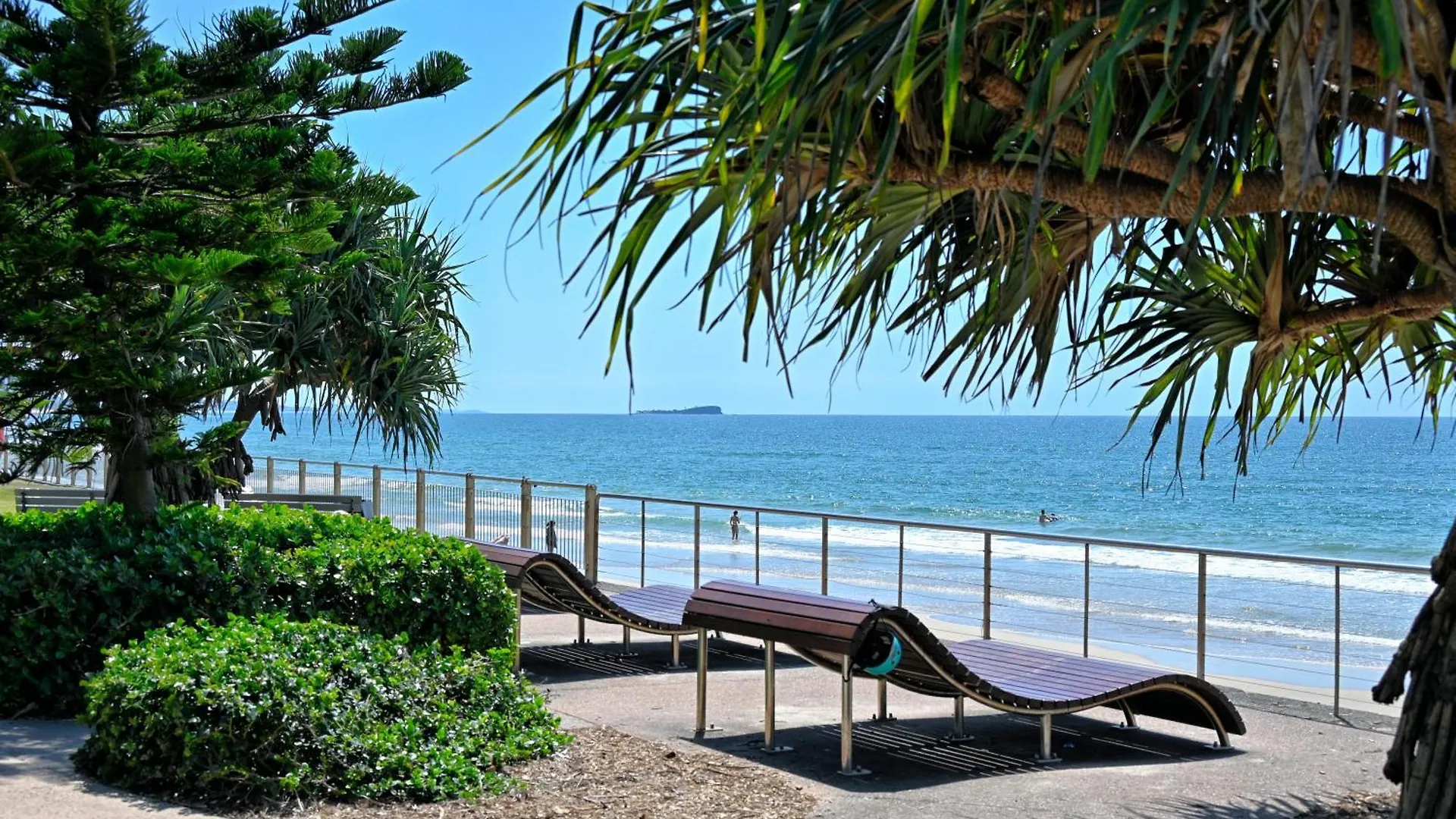 Stylish 2 B/R Apartment - 4 Guests, Garage Zc5 Alexandra Headland
