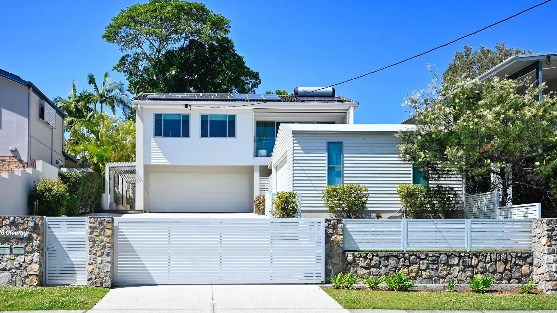 Stylish 2 B/R Apartment - 4 Guests, Garage Zc5 Alexandra Headland Australia