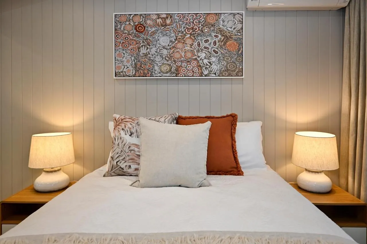 Stylish 2 B/R Apartment - 4 Guests, Garage Zc5 Alexandra Headland