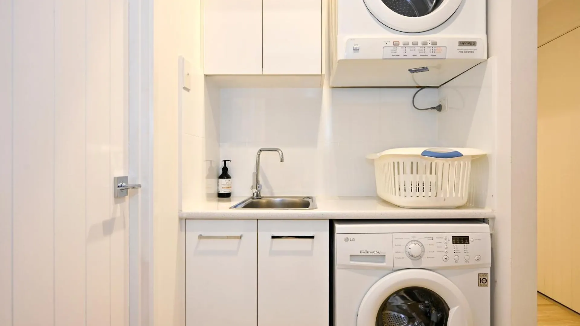 Stylish 2 B/R Apartment - 4 Guests, Garage Zc5 Alexandra Headland