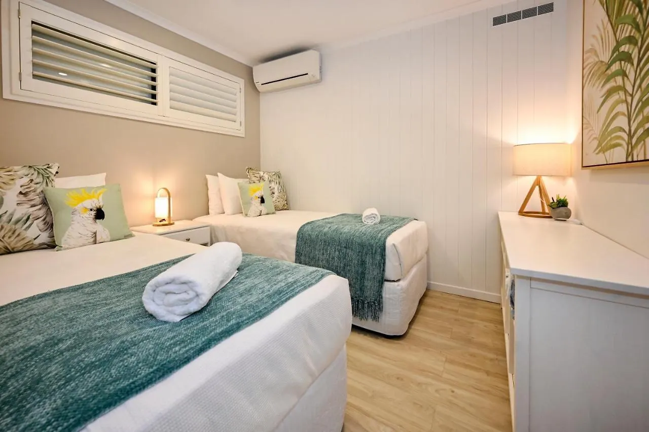 Stylish 2 B/R Apartment - 4 Guests, Garage Zc5 Alexandra Headland